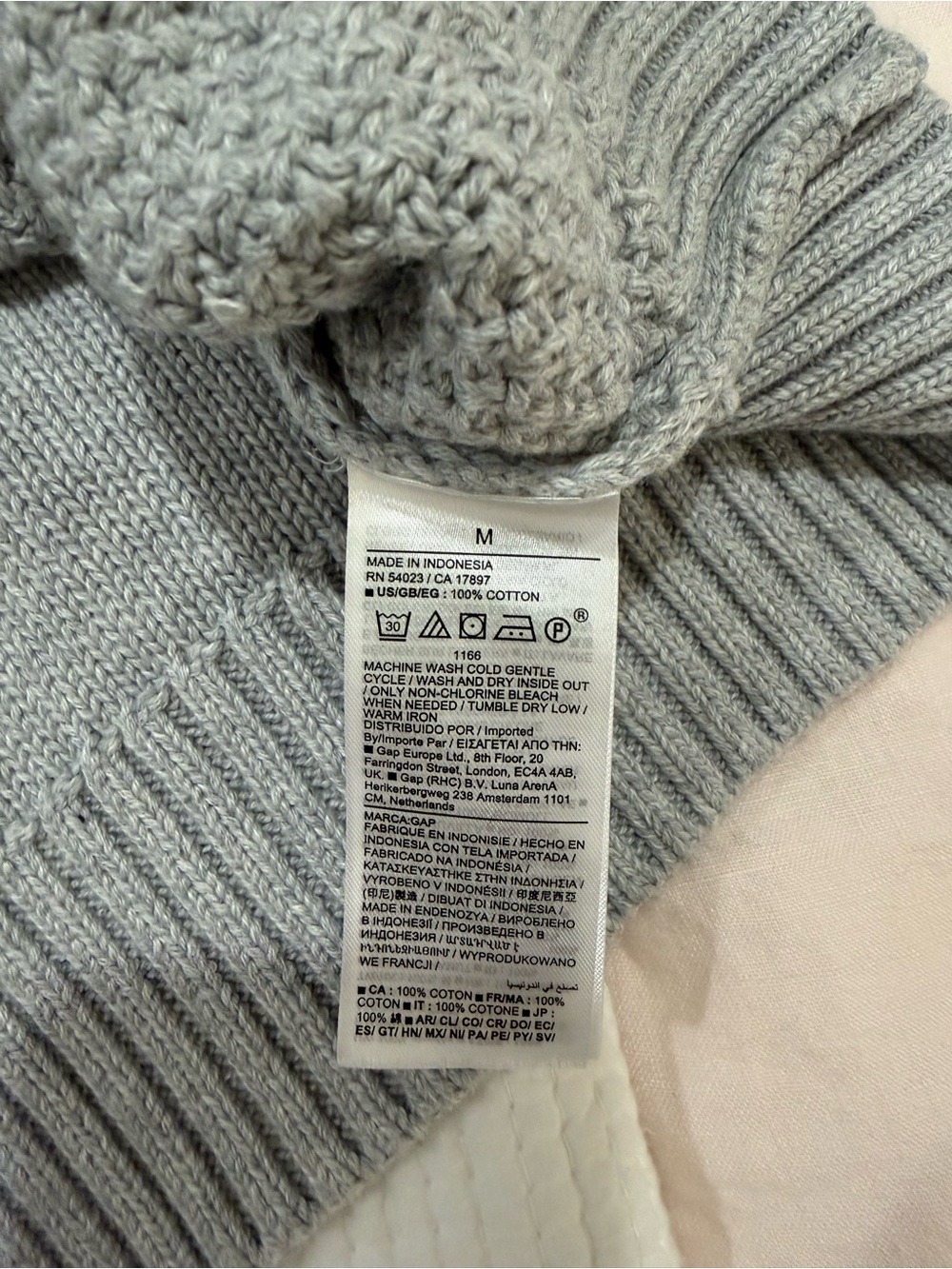 GAP Women’s Cable Knit Sweater Size M - Picture 4 of 4